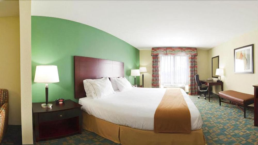 Holiday Express & Thornburg-s. Fredericksburg By Ihg Hotel