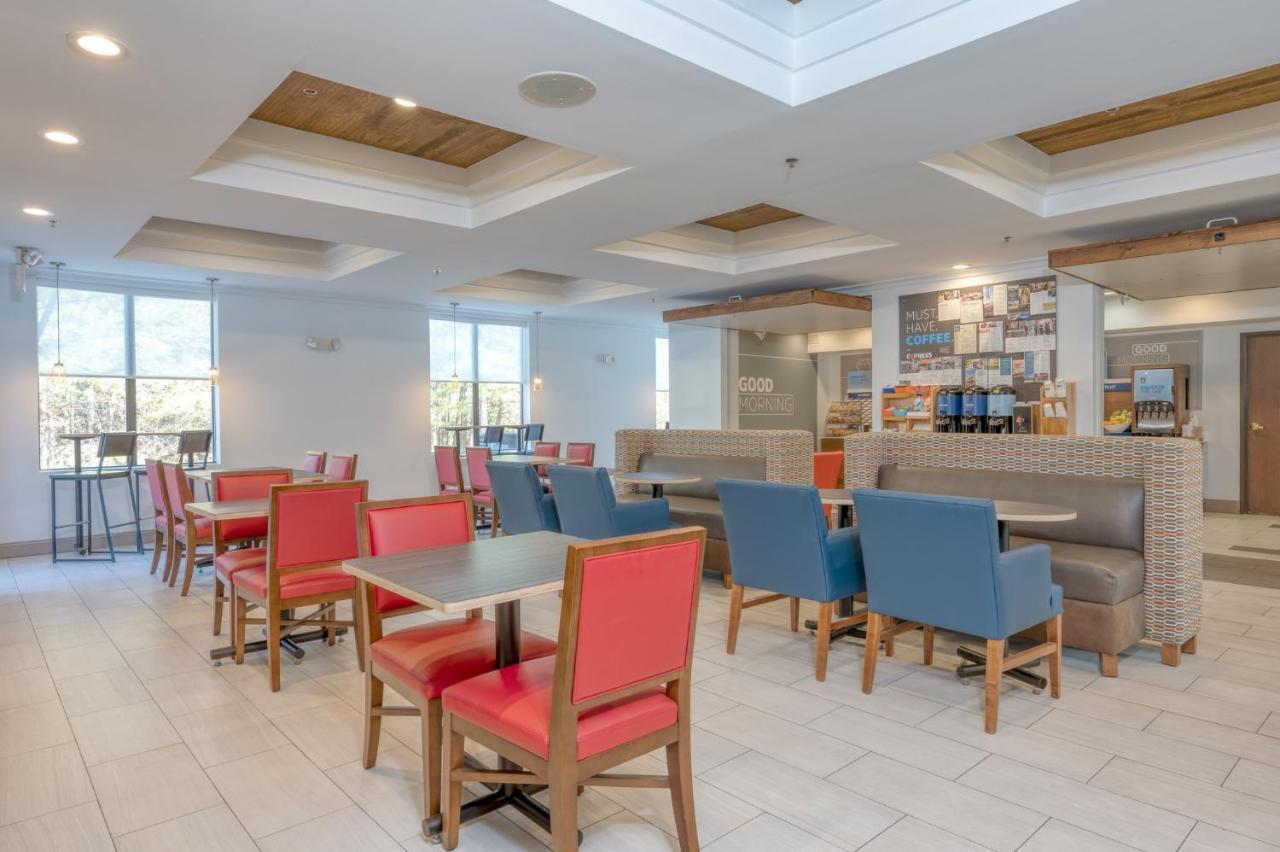 Holiday Express & Thornburg-s. Fredericksburg By Ihg Hotel Thornburg