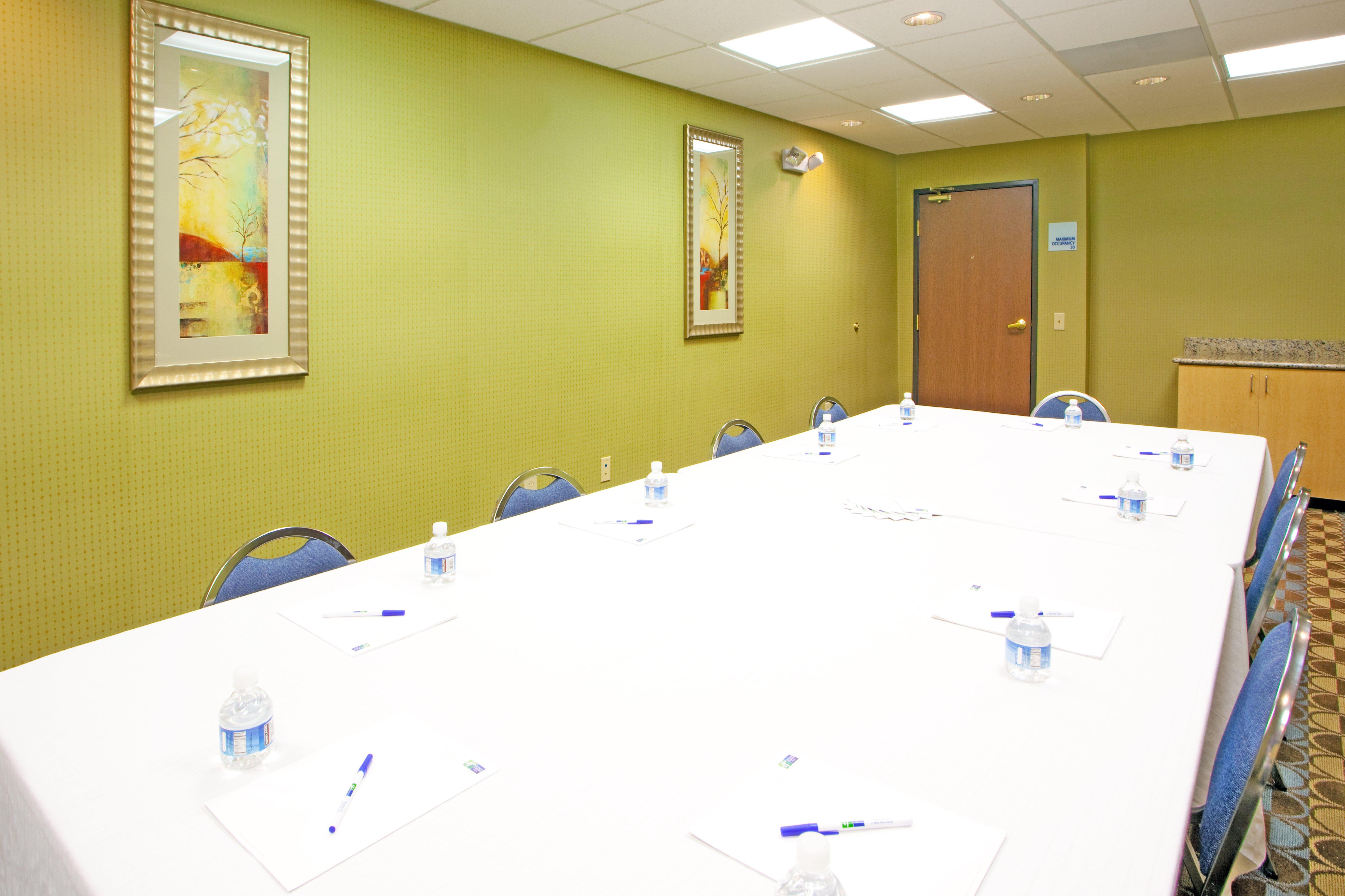 Holiday Express & Thornburg-s. Fredericksburg By Ihg 3*